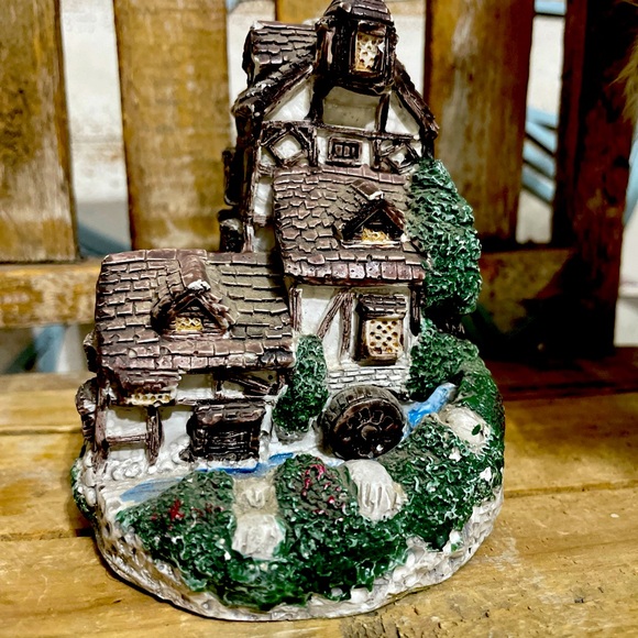 Ron Gordon Designs Lighted Old English Cottage 1986 - Picture 3 of 4